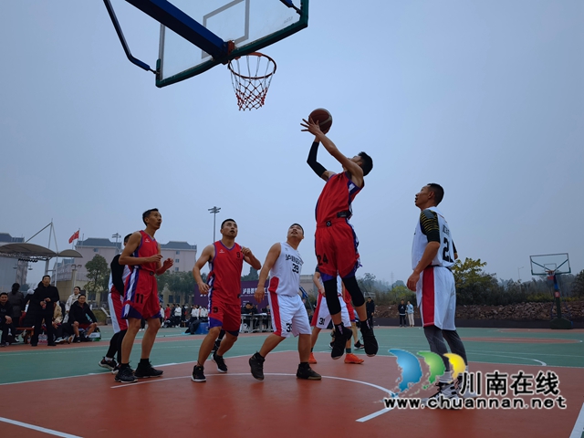 泸县教育和体育局:教职工篮球赛热力“开战”(图1) 泸县教育和体育局:教职工篮球赛热力“开战”(图1)