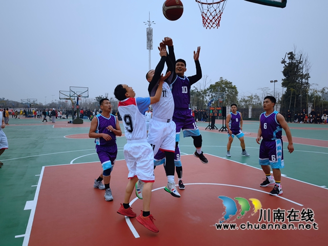 泸县教育和体育局:教职工篮球赛热力“开战”(图3) 泸县教育和体育局:教职工篮球赛热力“开战”(图3)