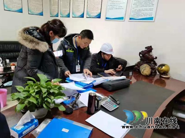 县应急局玉蟾街道执法中队、玄滩镇执法大队到云龙镇进行片区交叉执法检查(图1) 县应急局玉蟾街道执法中队、玄滩镇执法大队到云龙镇进行片区交叉执法检查(图1)