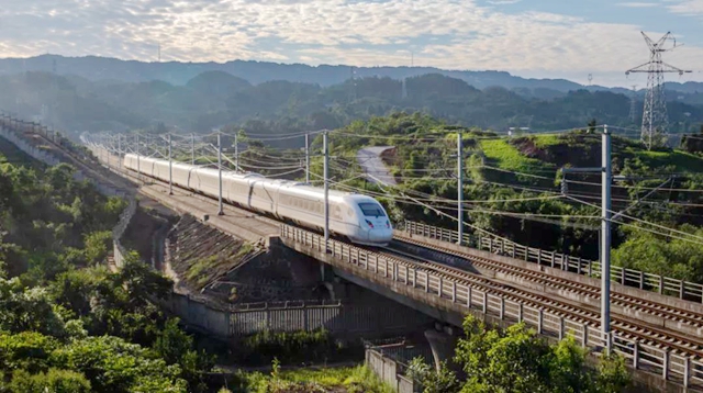 宜宾西站多趟动车组有调整！加开、重联……(图1)