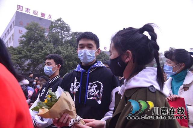 泸县建校举行纪念“12.9运动”86周年活动暨成人礼仪式(图16)