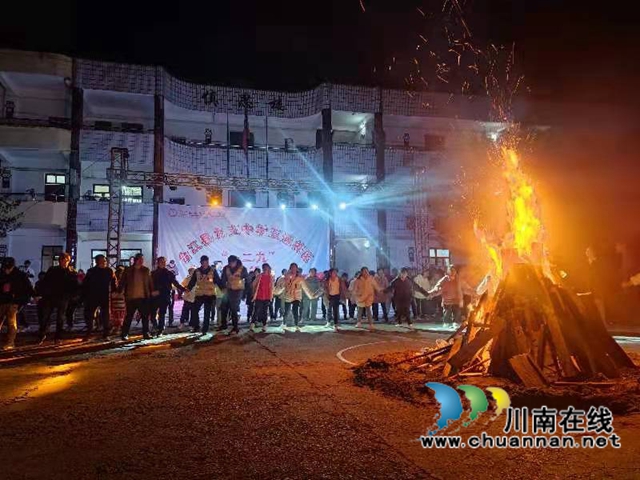 合江县九支中学五通校区举行纪念“一二九”运动篝火晚会(图3)