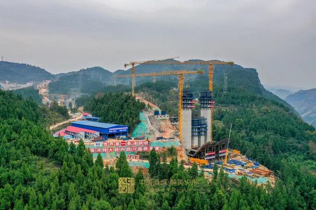 航拍带你看山里的大项目,这条出川新通道建设正酣(图1) 航拍带你看山里的大项目,这条出川新通道建设正酣(图1)