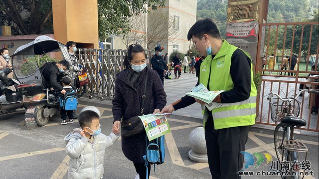 泸县多形式宣传 引领垃圾分类新时尚(图3)