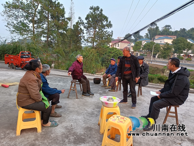 泸县云龙镇：赡养纠纷起心结，暖心调解促和谐(图1)