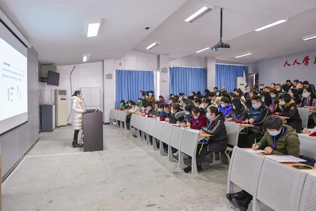 娃娃摔倒了、碰到了……泸州一百余名校医接受救护培训(图3)