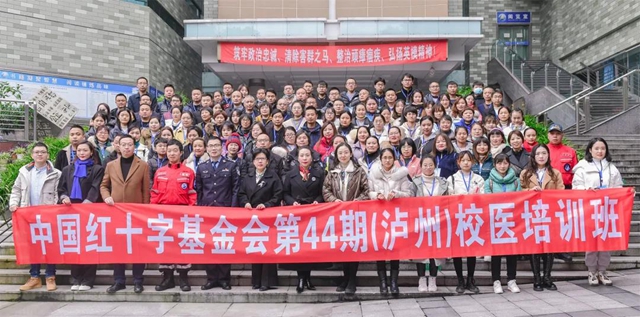 娃娃摔倒了、碰到了……泸州一百余名校医接受救护培训(图8)