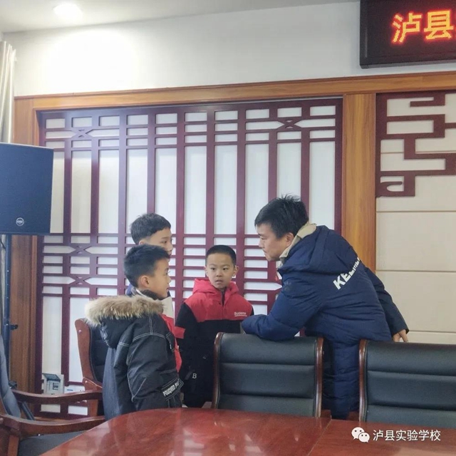 四川省足球协会青少年足球训练中心到泸州市泸县实验学校进行青训基地检查(图6) 四川省足球协会青少年足球训练中心到泸州市泸县实验学校进行青训基地检查(图6)