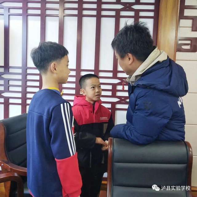 四川省足球协会青少年足球训练中心到泸州市泸县实验学校进行青训基地检查(图7) 四川省足球协会青少年足球训练中心到泸州市泸县实验学校进行青训基地检查(图7)