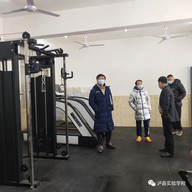 四川省足球协会青少年足球训练中心到泸州市泸县实验学校进行青训基地检查(图5) 四川省足球协会青少年足球训练中心到泸州市泸县实验学校进行青训基地检查(图5)