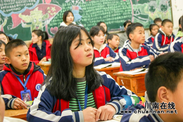 泸州民盟“教育烛光行动”走进山区学校(图3)