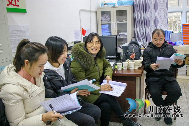 泸州民盟“教育烛光行动”走进山区学校(图4)