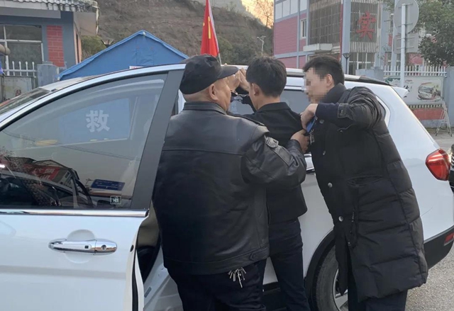 泸县：监守自盗！工地员工动用吊车和拖车作案(图4)