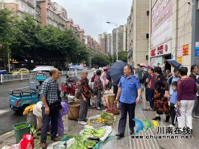 江阳区华阳街道:民心守护,“小摊位”护住群众美好生活(图1) 江阳区华阳街道:民心守护,“小摊位”护住群众美好生活(图1)