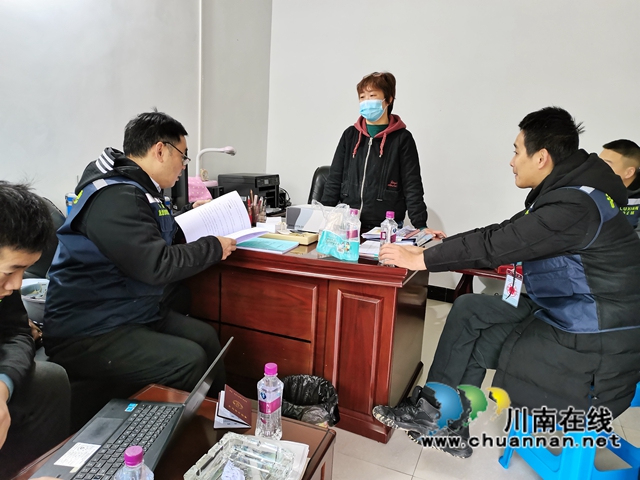 泸县应急管理局到云龙镇开展安全生产交叉检查工作(图1)