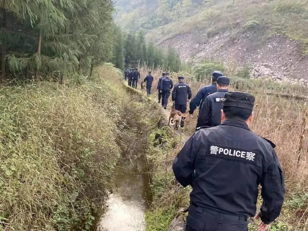 叙永深山躲藏五年遥控贩毒，没跑脱 !(图2)