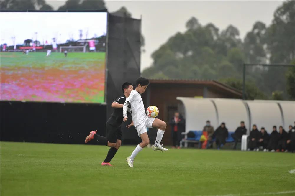 德国法兰克福足球俱乐部在中国首家青训中心入驻内江(图4) 德国法兰克福足球俱乐部在中国首家青训中心入驻内江(图4)