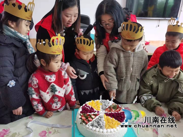 宜宾南溪区长兴镇：生日“童”聚，感恩陪伴(图2)