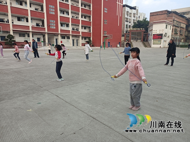 泸县教育和体育局到百和镇开展小学体育质量抽测工作(图1)