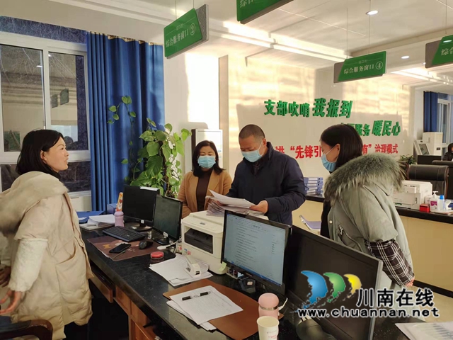 泸县综合行政执法局督导天兴镇、百和镇农村地区新冠疫情防控工作(图1)