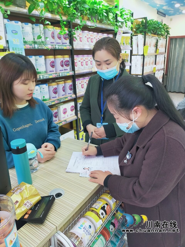 泸县云龙镇开展就业创业帮扶政策宣传活动(图1)