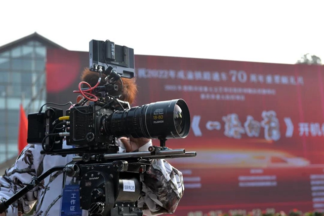 强大阵容！知名导演演员加盟，大型电视连续剧《一路向前》在内江开机