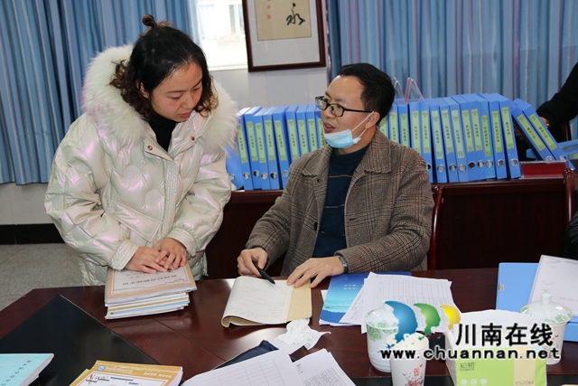 叙永镇中心校接受叙永县教育和体育局督导评估检查(图1)