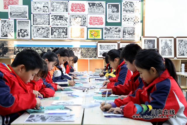 江阳：特色课程托起快乐童年(图4)