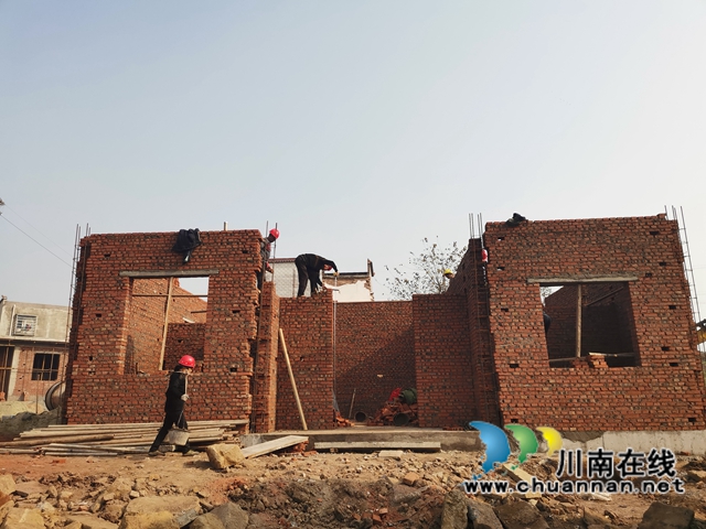 震后一百天 泸县灾民安居梦逐渐变为现实(图4) 震后一百天 泸县灾民安居梦逐渐变为现实(图4)