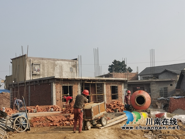 震后一百天 泸县灾民安居梦逐渐变为现实(图5) 震后一百天 泸县灾民安居梦逐渐变为现实(图5)