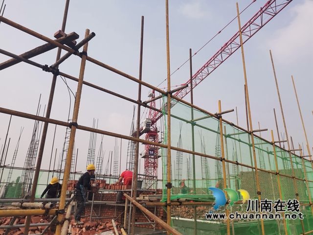 震后一百天 泸县灾民安居梦逐渐变为现实(图9) 震后一百天 泸县灾民安居梦逐渐变为现实(图9)