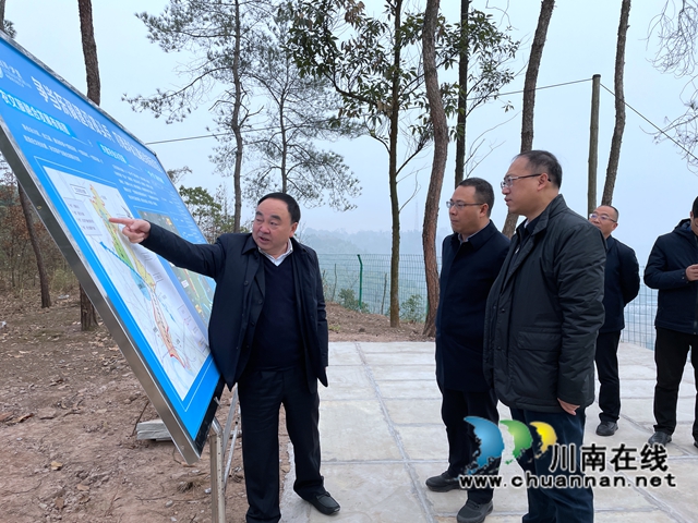郭宏川率队到泸县云锦镇、百和镇镇调研调研东翼发展建设工作(图2) 郭宏川率队到泸县云锦镇、百和镇镇调研调研东翼发展建设工作(图2)