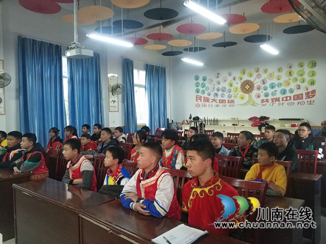 古蔺:传承民族文化,彝语进校园(图2) 古蔺:传承民族文化,彝语进校园(图2)