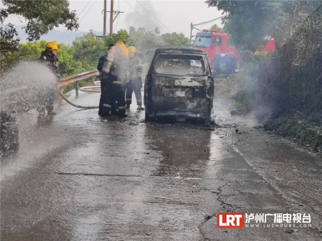 欲哭无泪｜泸州一面包车路上自燃，几千元猪肉变“焦炭”(图3)