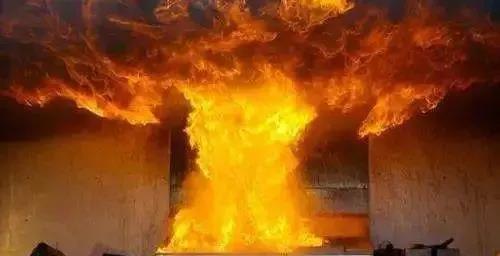 【突发】燃油起火！泸州男子多处被烧伤！