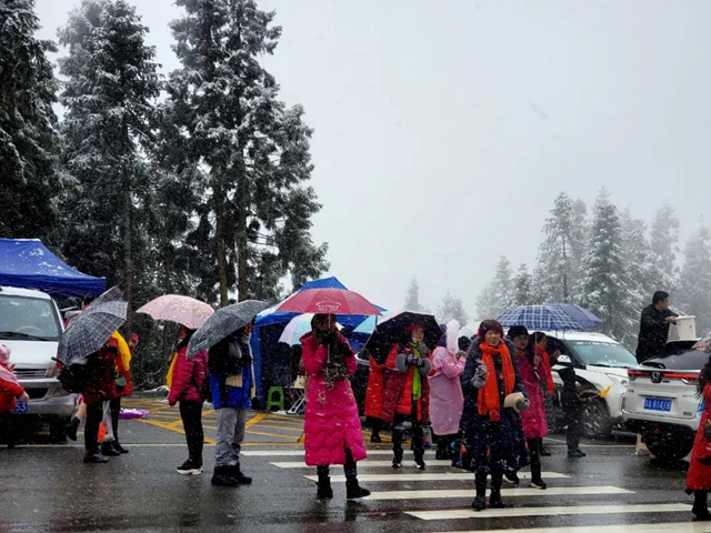 雪覆泸州之巅(图7) 雪覆泸州之巅(图7)