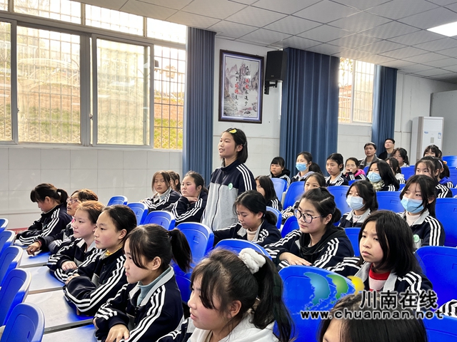 “致美四川·致公圆梦大讲堂”—从“心”启航青少年心理卫生健康公益项目走进泸县嘉明中学(图5)
