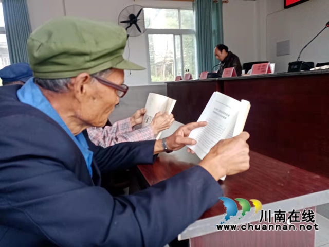 宜宾南溪区长兴镇开展“书香长兴——夕阳红”老年人读书活动(图2)