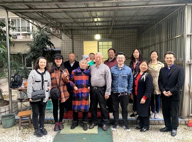 家风永流传 | 泸州86岁老干部，坚持25年上“家庭党课”