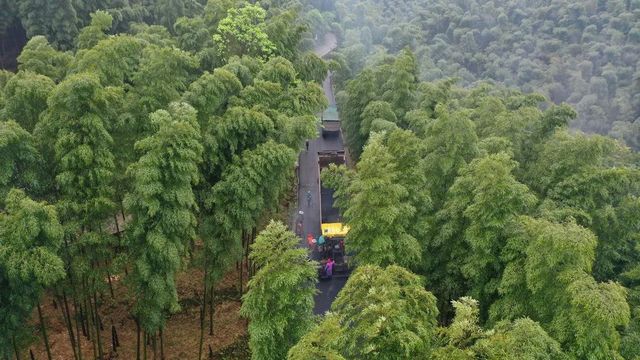 兴文僰王山景区8公里长柏油路即将完工!(图1) nEO_IMG_1.jpg