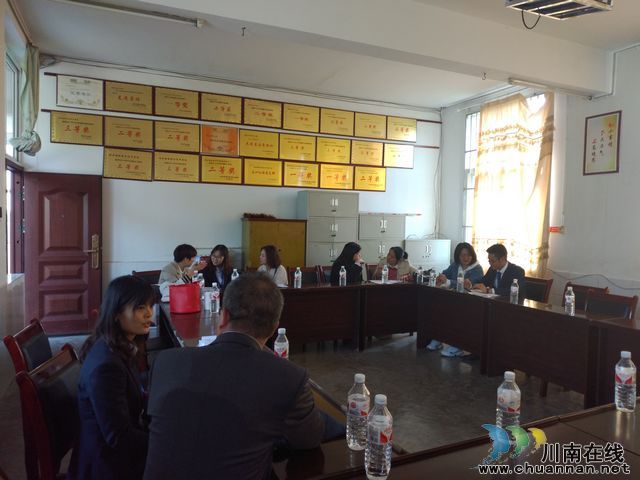 宜宾市叙州区南广初中到徐家初中开展省级课题成果推广活动(图2) nEO_IMG_深度研讨.jpg