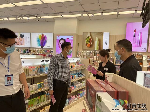 泸州市市场监管局到叙永县督导化妆品科普宣传工作(图2) 1653712063(1).jpg