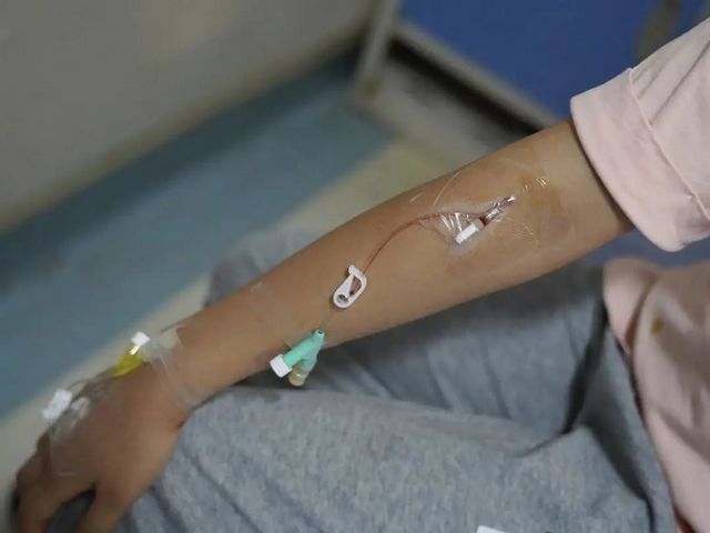 10岁女儿为患癌爸爸捐献“生命种子”：我要给爸爸做榜样