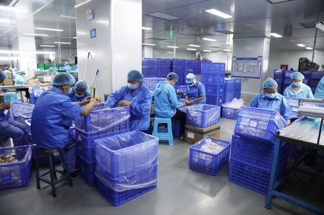 戴好口罩抓生产,江阳区166家规上工业企业全力以赴稳增长(图1) nEO_IMG_1.jpg