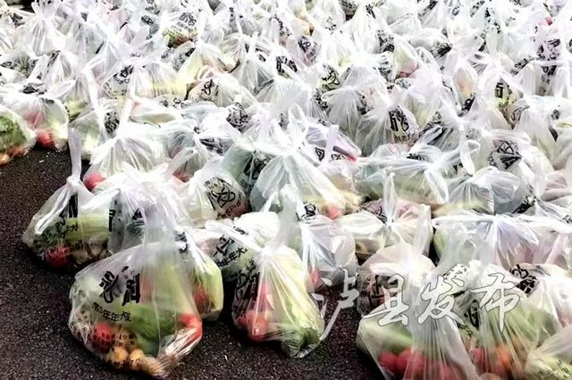 抗疫同心!泸县向龙马潭区捐赠物资(图2) nEO_IMG_2.jpg