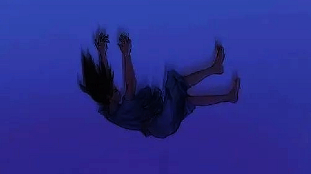 【警惕】女子饭后散步消食，摔下高崖……