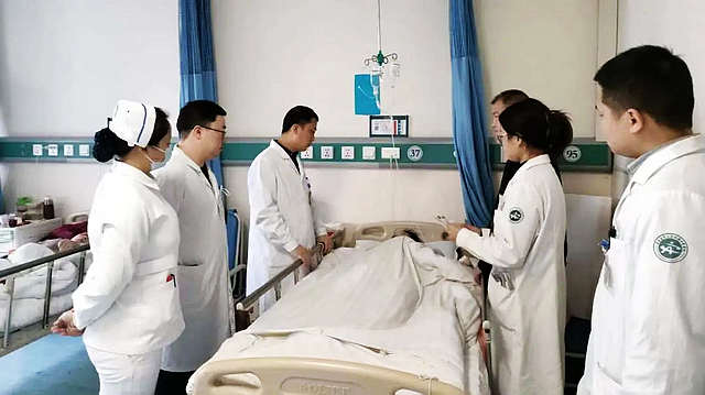 【警惕】女子饭后散步消食,摔下高崖……(图3) nEO_IMG_3.jpg