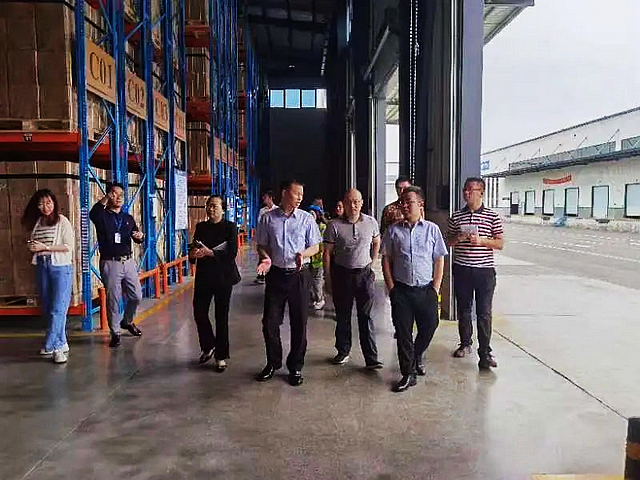 四川省人民政府口岸与物流办公室一行调研泸州市口岸物流工作(图1) nEO_IMG_1.jpg