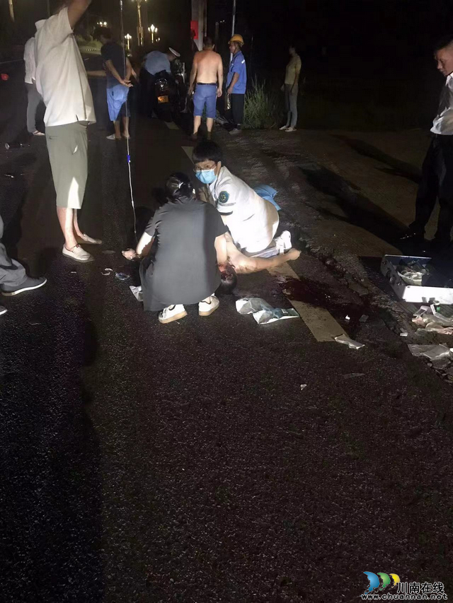 【突发】路遇车祸，护士小姐姐挺身而出