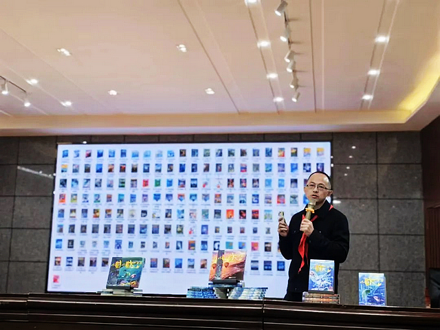 名家进校园,悦读润童心——记全球华语科幻“星云奖”得主陆杨进校园活动(图2) nEO_IMG_2.jpg